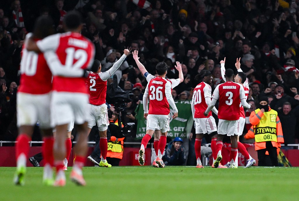 法比奥庆祝足协杯夺冠：我们是冠军，这座城市值得拥有这一刻（法比奥庆贺足协杯问鼎：我们是冠军，这座城市配得上这份荣耀）