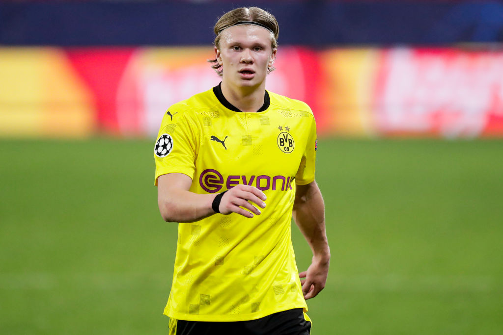 半场战报：比利亚雷亚尔1-1马略卡，赫拉德-莫雷诺建功，萨穆-科斯塔破门（半场：比利亚雷亚尔与马略卡1-1，赫拉德-莫雷诺与萨穆-科斯塔各入一球）