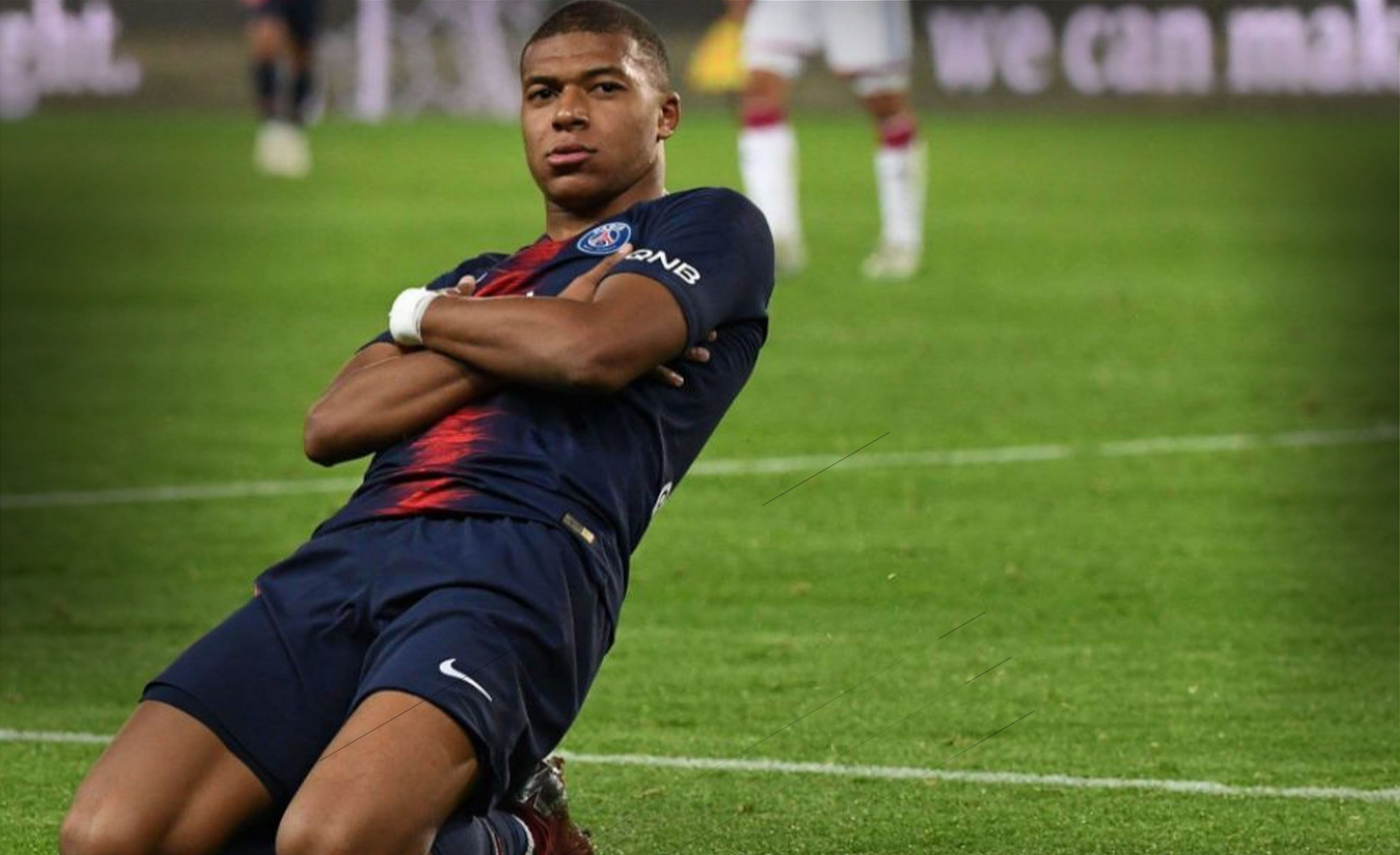 莱万：我经常带伤上场，肋骨骨折也硬撑；不着急决定未来（莱万：肋骨骨折也坚持出场，未来去留不急表态）