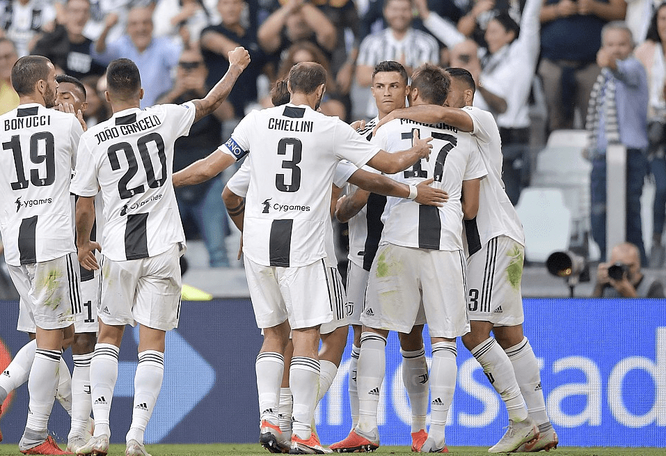 意大利赛车手罗西回忆马拉多纳：我曾单膝跪地亲吻他的左脚（意大利车手罗西忆马拉多纳：曾单膝跪地吻过他的左脚）