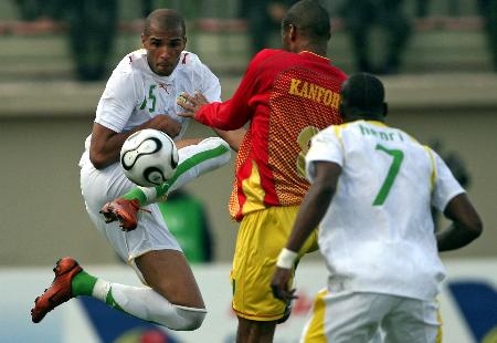 德甲战报：曼卡、斯基默破门，海登海姆2-1战胜弗赖堡（德甲：曼卡、斯基默建功，海登海姆2-1力克弗赖堡）