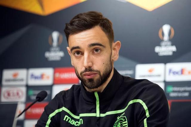 梅西曾被瓜迪奥拉安排踢陌生位置！他不断适应和学习，变得更强！（瓜帅曾让梅西改打陌生位置，他在适应与学习中愈发强大！）