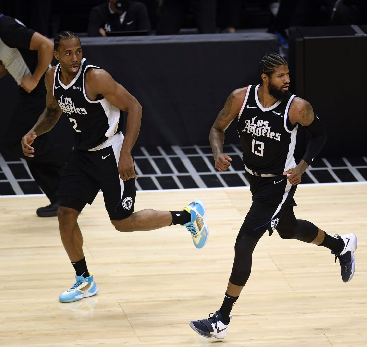 费尔斯新秀赛季连续21场比赛得分上双，超越锡安排在队史第一（费尔斯新秀季连21场得分上双，超越锡安登顶队史第一）