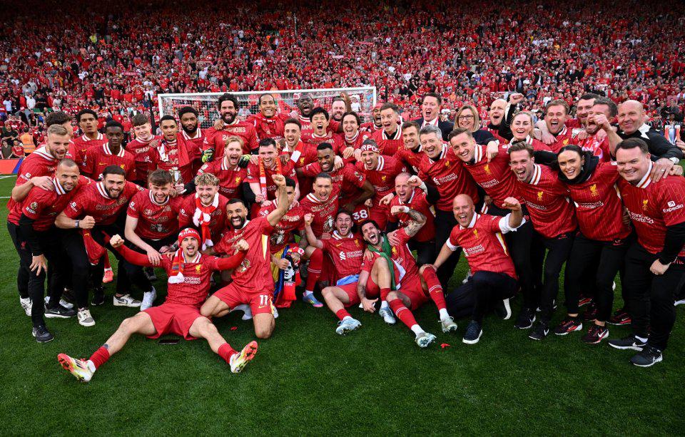 克罗斯评历史最佳11人：C罗左边锋，梅西前腰，马尔蒂尼入选（克罗斯评选史上最佳11人：C罗司职左翼，梅西担任前腰，马尔蒂尼在列）