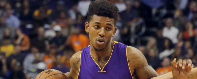 罗马诺：加纳乔仍渴望加盟切尔西，在等切尔西的报价（罗马诺：加纳乔依然盼投切尔西，正等待蓝军报价）